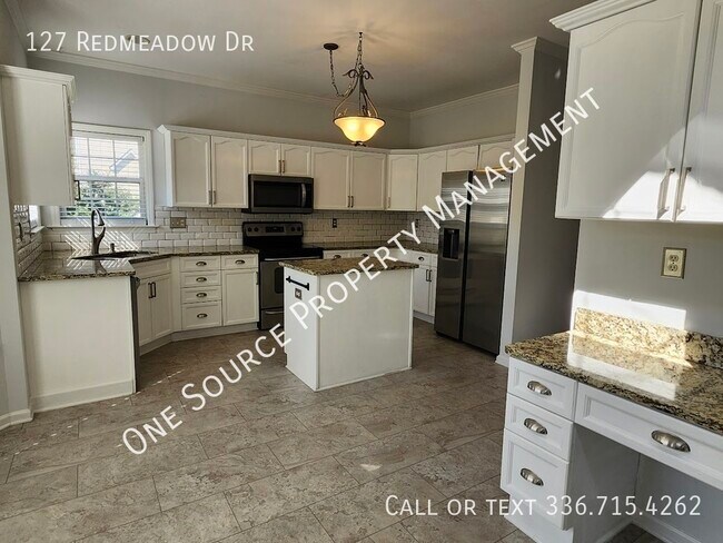 Building Photo - 127 Redmeadow Dr