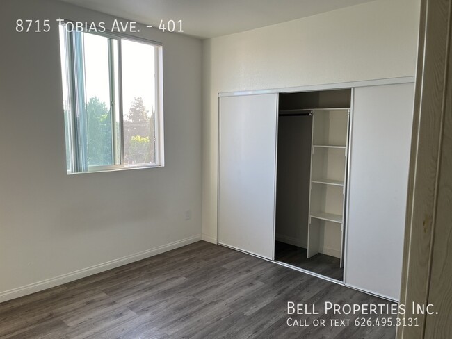 Building Photo - 2x2 Unit Available With Washer and Dryer H...