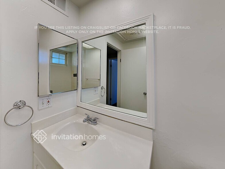 Building Photo - 5220 Paragon St