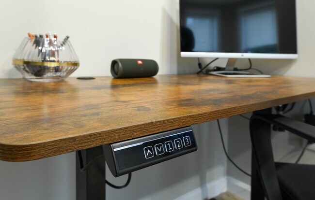 Building Photo - 3022 Auchentoroly Ter