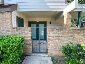 Building Photo - 2311 Balsam Dr