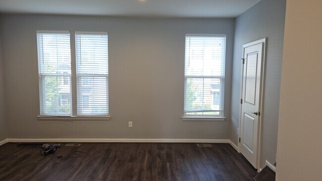 Building Photo - 607 N Atwater Dr