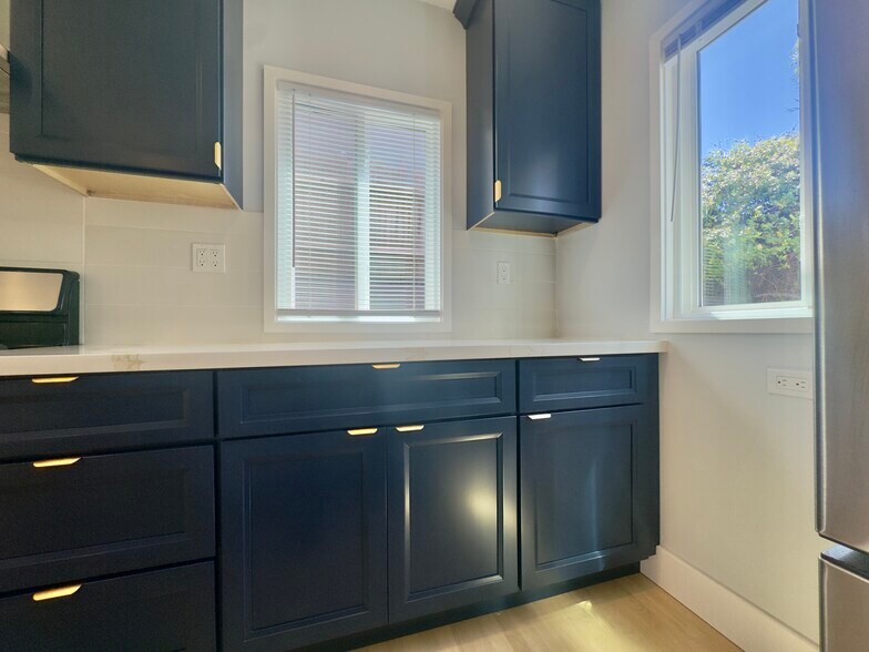 Building Photo - 161 Perry Pl