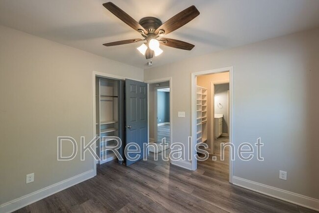 Building Photo - 898 Halston Ct