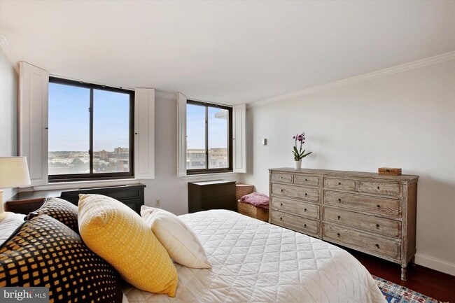 Building Photo - 801 S Pitt St