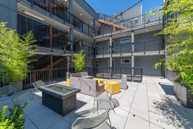 Building Photo - 750 11th Ave E