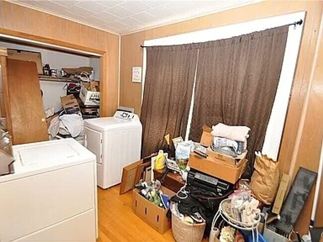 Building Photo - Newly Renovated Apartment in Liverpool!