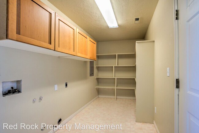 Building Photo - 3 br, 2 bath House - 530 S 250 E