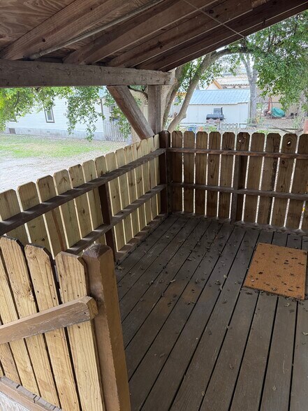 Building Photo - 606 Whiting Ave