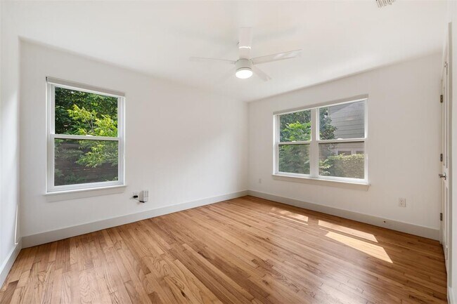 Building Photo - 2606 W 48th St