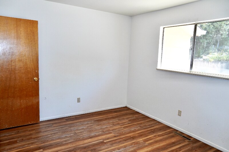 Building Photo - 47 Newport Cir