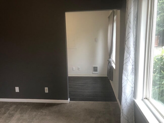 Building Photo - Lisa Johnson Duplex (LJ)