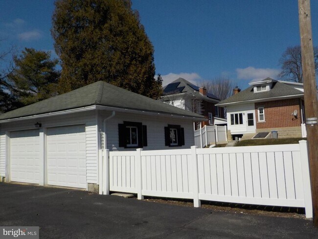 Building Photo - 2 Bed 1 Bath Single Family Home In Mount Joy