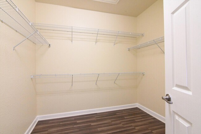 Building Photo - 10366 Wellington Parc Dr