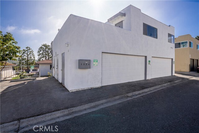 Building Photo - 611 Calle Campana