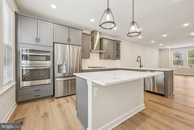 Building Photo - 7355 Mountaineer Dr