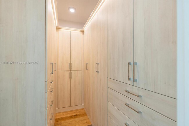 Building Photo - 16901 Collins Ave