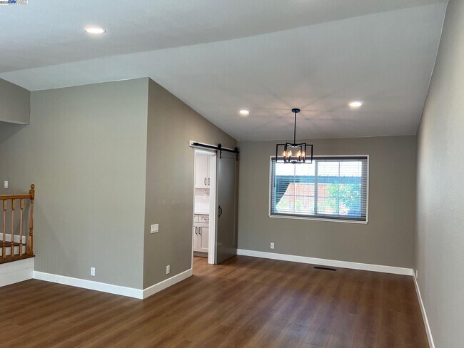 Building Photo - 4919 Mohr Ave