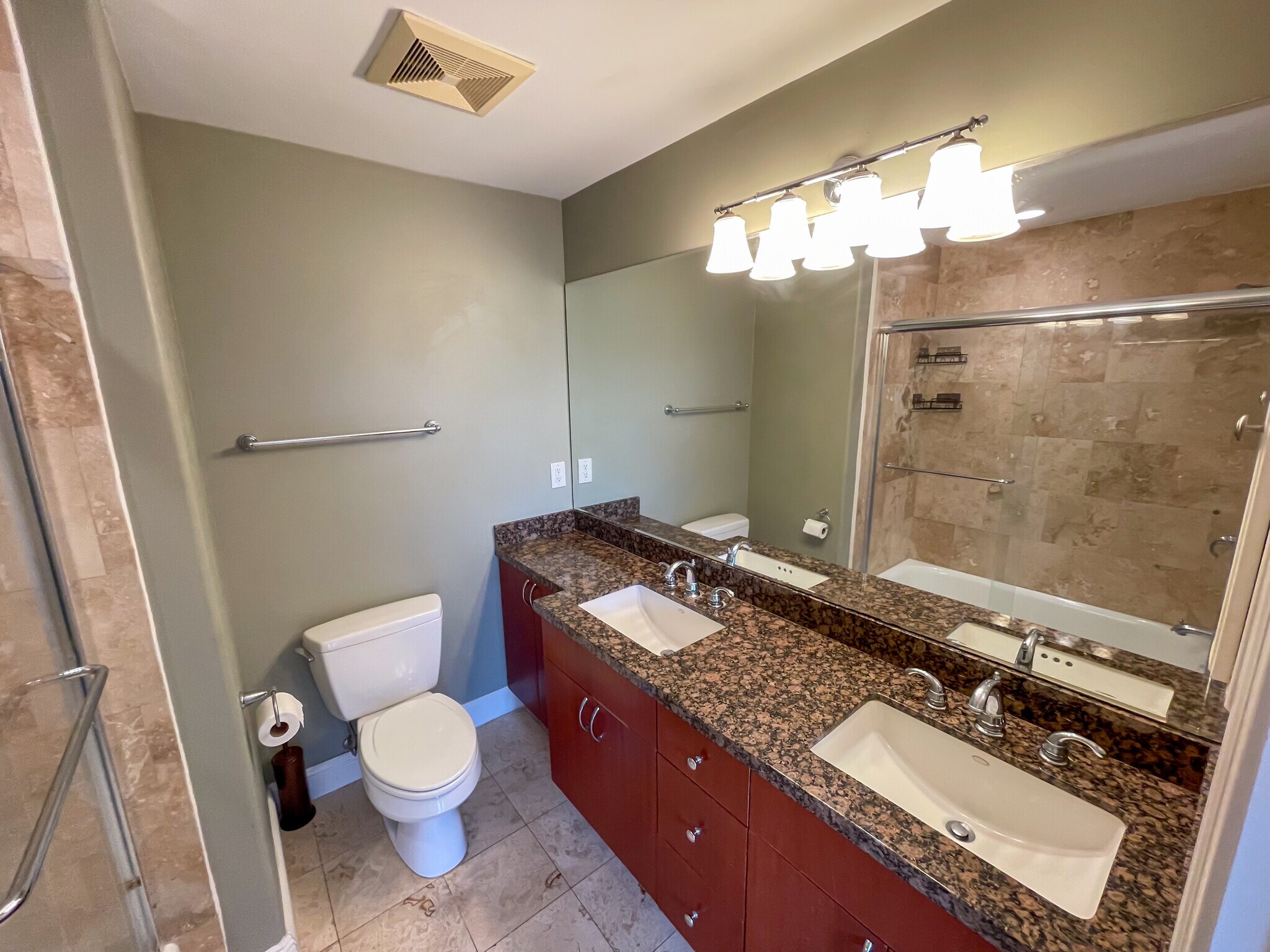 Building Photo - 2027 Beloit Ave