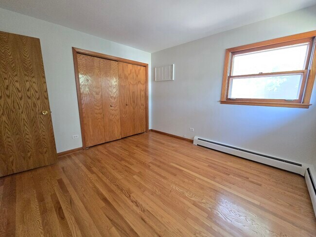 Building Photo - 6549 N Natoma Ave