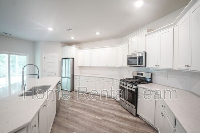 Building Photo - 225 Lillian St