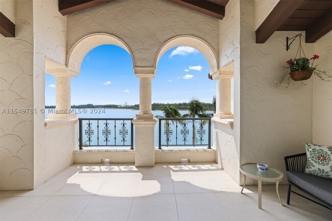 Building Photo - 2442 Fisher Island Dr