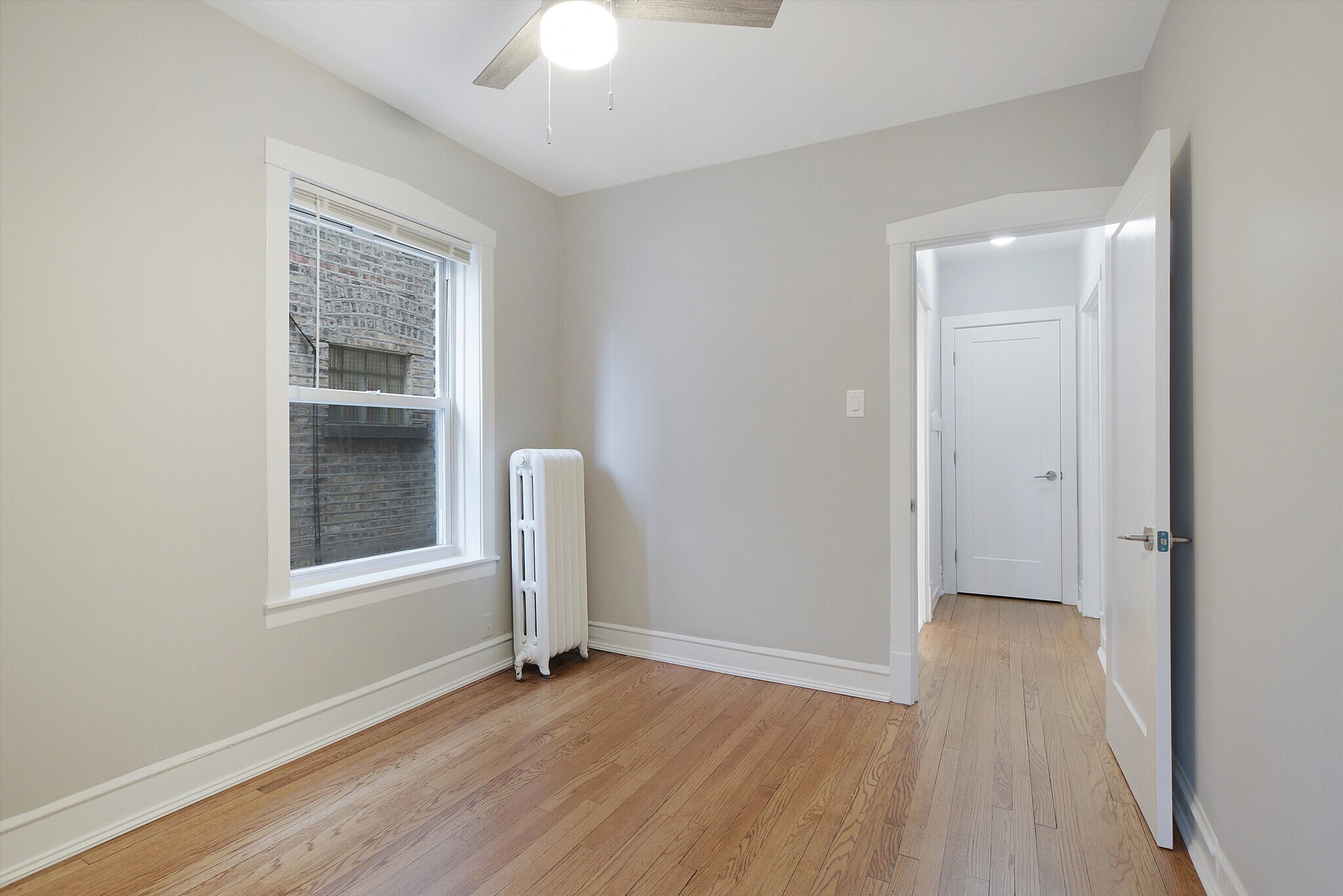 Building Photo - 5746 N Maplewood Ave