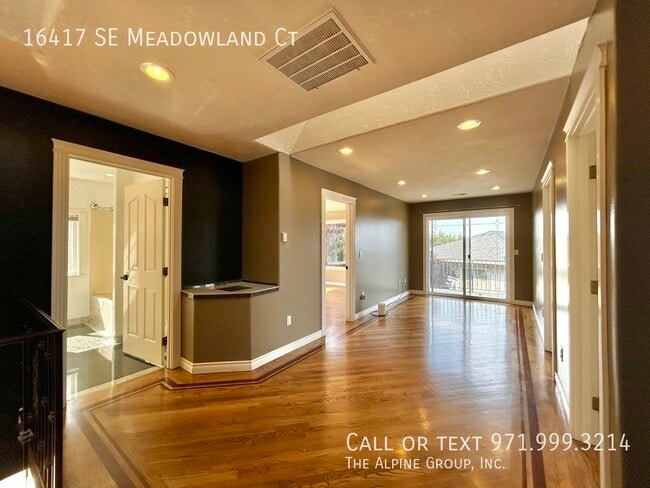 Building Photo - 16417 SE Meadowland Ct