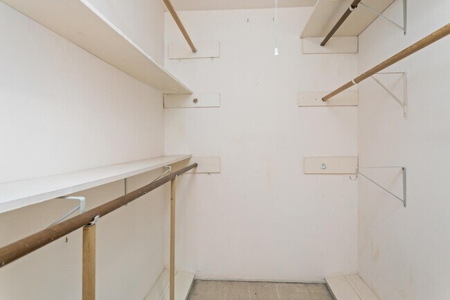 Building Photo - 5960 Townhouse Ln