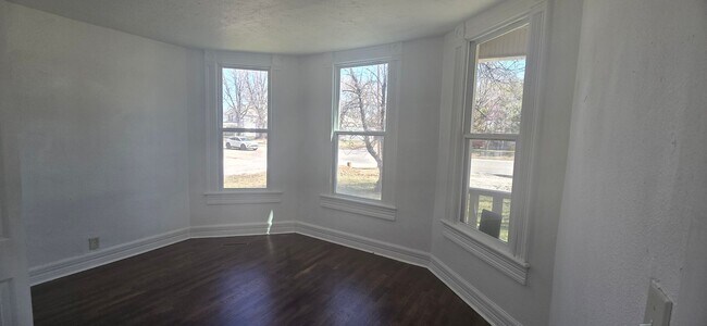 Building Photo - 4 Bedroom Home in the heart of Springfield