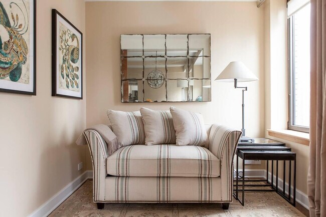 Building Photo - 117 W 58th St