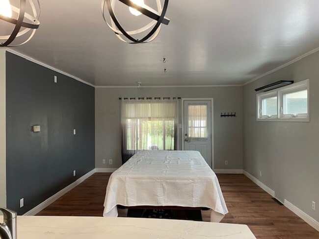 Building Photo - House For Lease