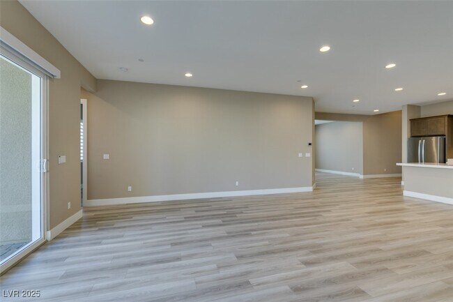 Building Photo - 10142 Tree Blossom Ave