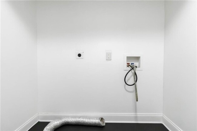 Building Photo - 888 Chartley Dr SW