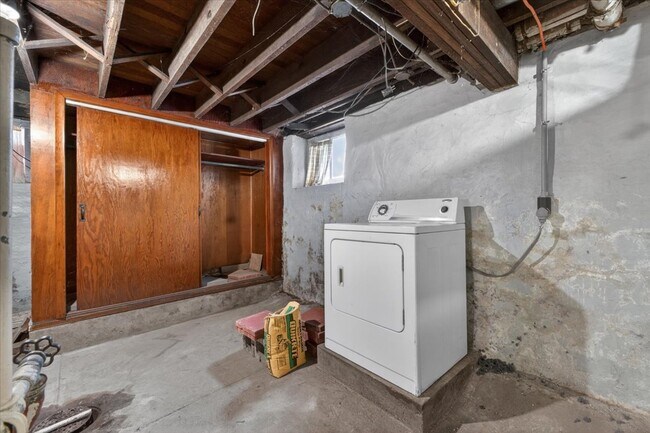 Building Photo - 736 Dover Pl