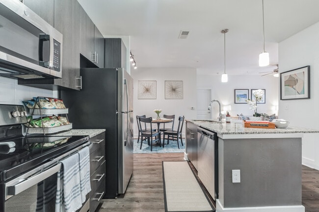 1 BR, 1BA -772SF