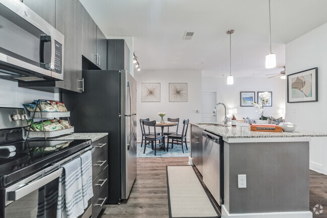 1 BR, 1BA -772SF
