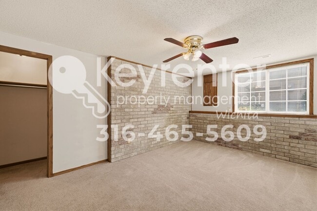 Building Photo - 827 S Sunset Cir