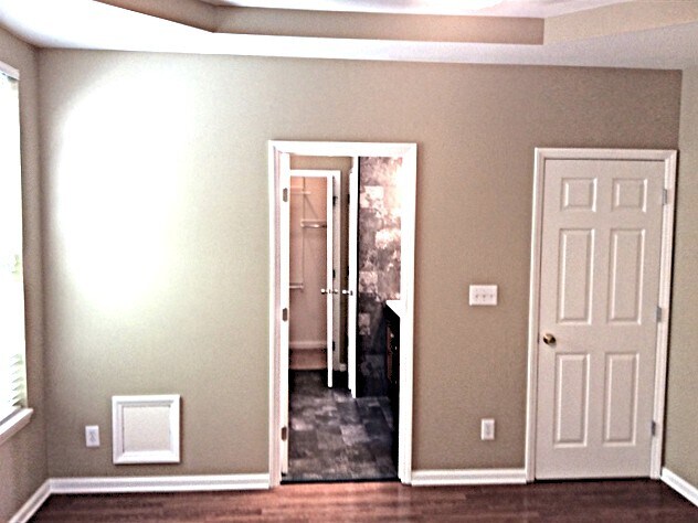 Building Photo - 8001 Lakeshore Dr