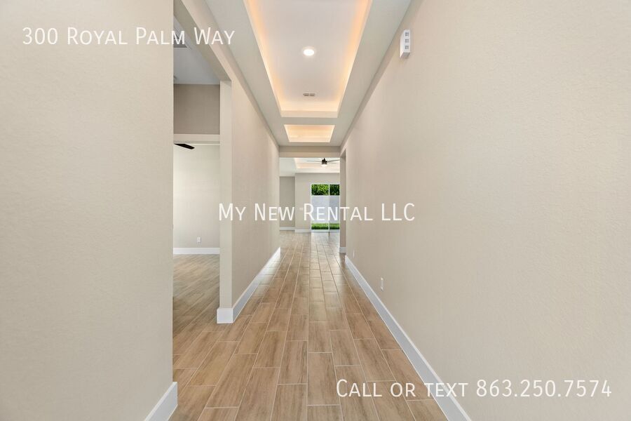 Building Photo - 300 Royal Palm Wy