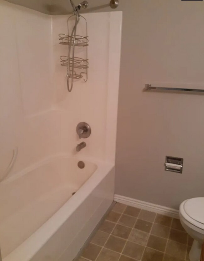 Building Photo - 2 Bed 1 Bath Apartment at Delmar Condominiums in Sugar City!