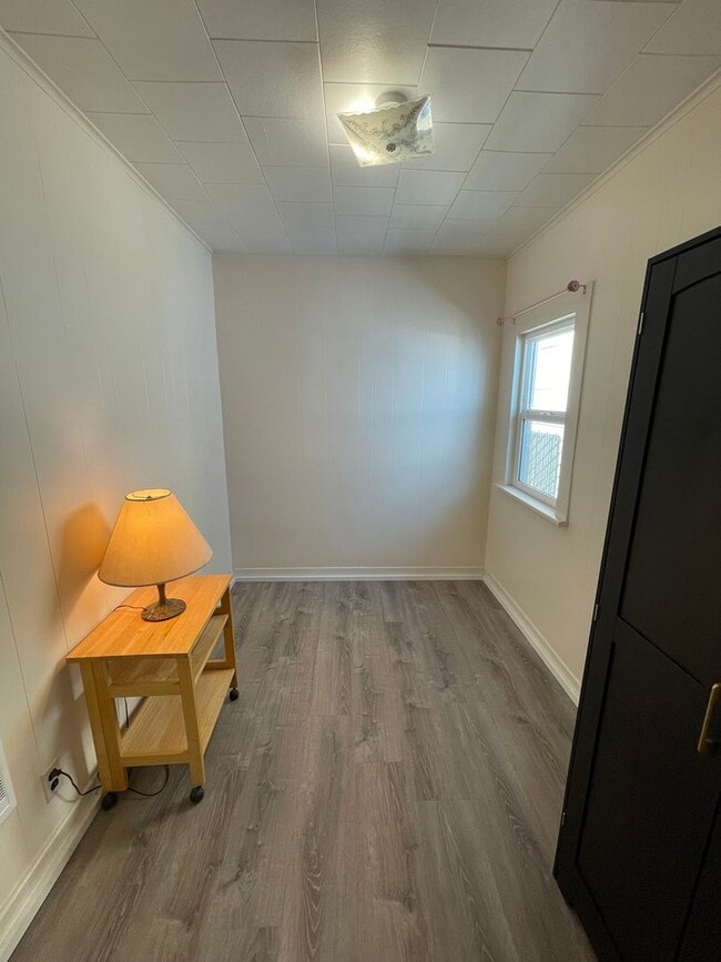 Building Photo - Hard to find 1 bdrm 1 bath house in the he...