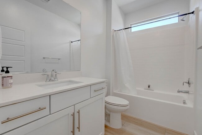 Building Photo - 904 Kings Clf Ln