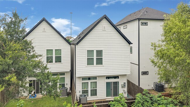 Building Photo - 4508 Sharon St