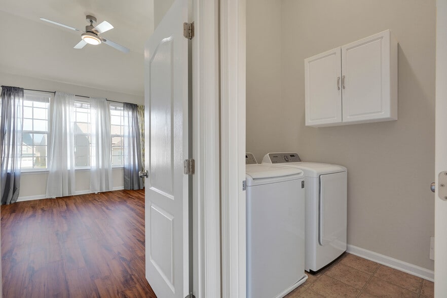 Building Photo - 6 Lamplighter Ln