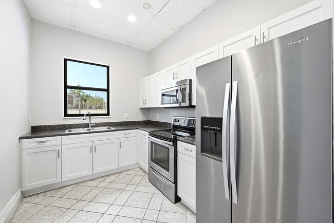 Building Photo - 5006 NW 24th Cir