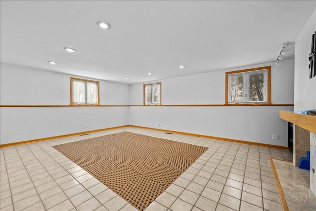 Building Photo - 1120 N Brainard St