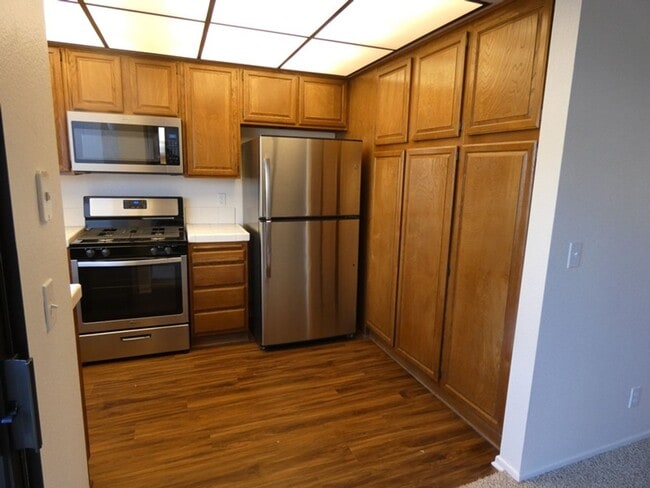 Building Photo - Spacious Townhome at Stonebridge