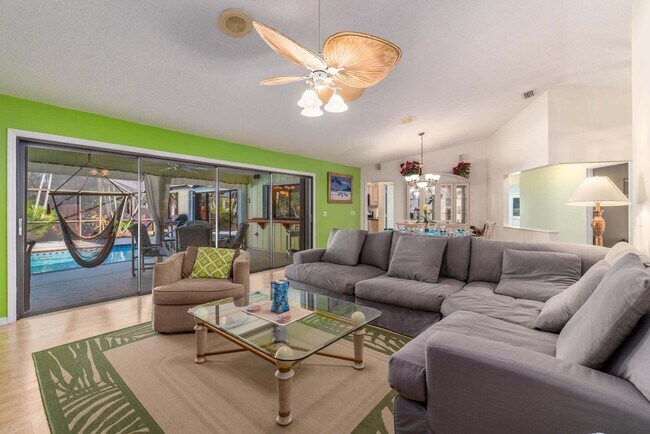 Building Photo - 2341 NW Bay Colony Ct
