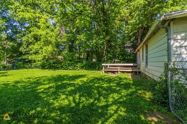 Building Photo - Detached Two Stall Garage!